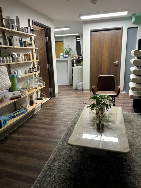 Denver, CO – Recurring Biweekly Reception Area and Hallway Commercial Cleaning Services