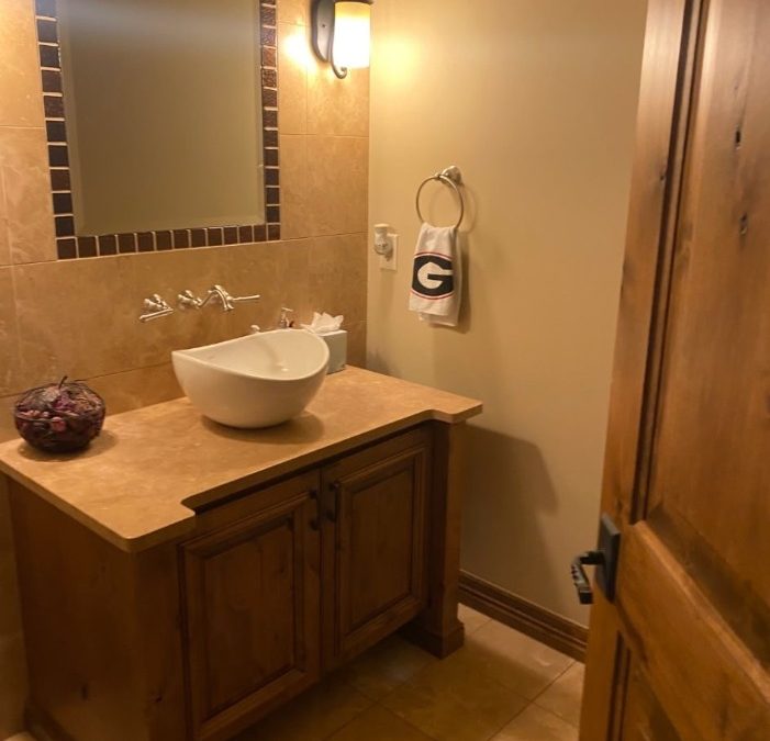 Broomfield, CO – One Time Bathroom & Entry Cleaning Service